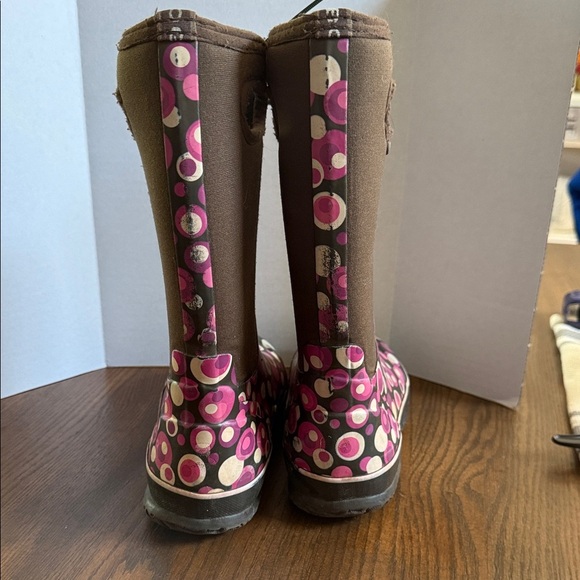 Bogs Kids' classic high bubbles Brown and Pink Boots. Size 5 - Picture 2 of 6